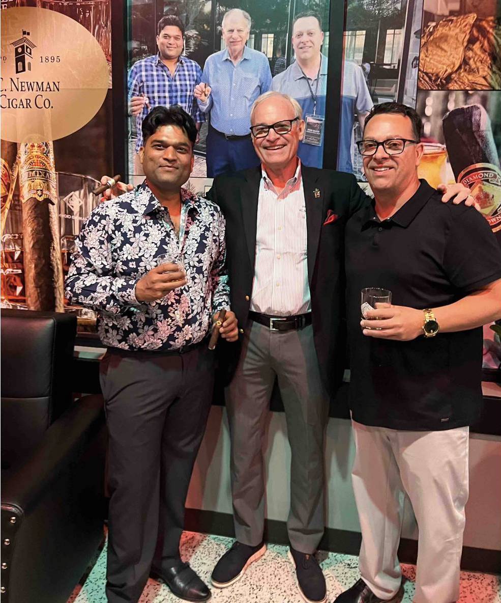 J.C. Newman Khai Trương Cigar Lounge Diamond Crown Mới Ở Chicago